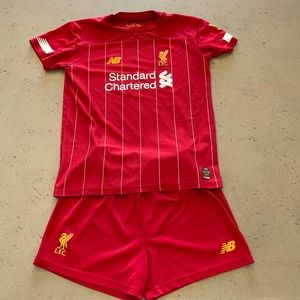 Liverpool football club (soccer) kit - 6-7 y